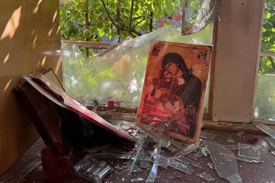 Дрон ВСУ повредил храм в Бердянске при ударе по находившемуся рядом грузовику, фото: Канал Бердянской и Приморской епархии РПЦ в MAX
