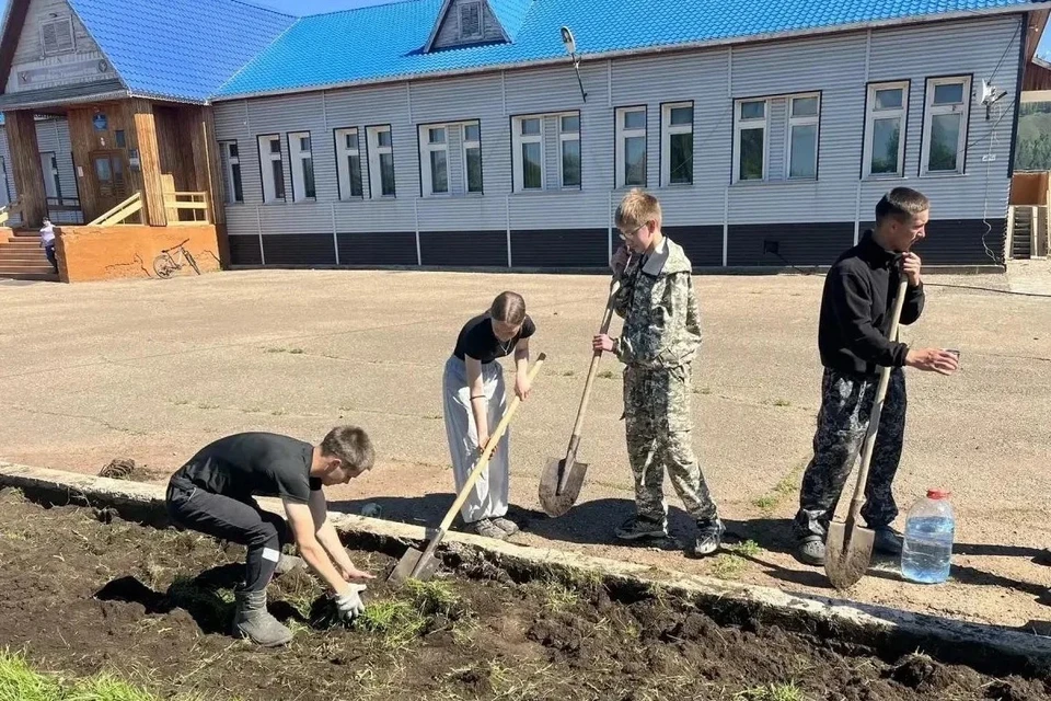 Более 7,7 тысячи подростков Иркутской области трудоустроились с начала года