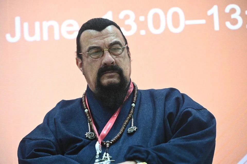 Особняк Стивена Сигала на Рублевке никто не покупает: сколько стоит элитная недвижимость актера