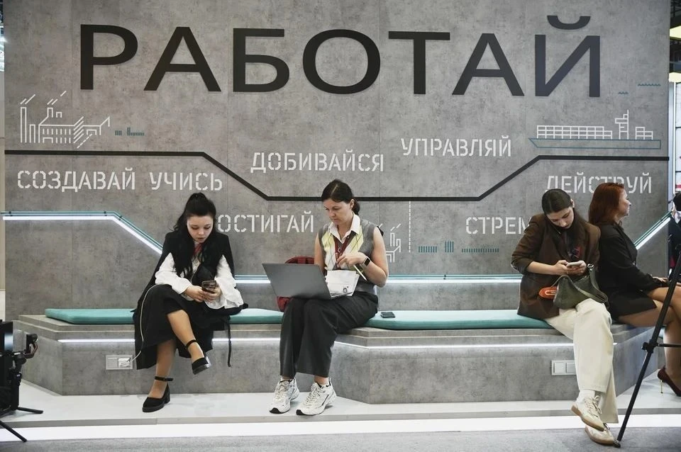 Экономист Зубец: переход на четырехдневку возможен при увеличении рабочего дня