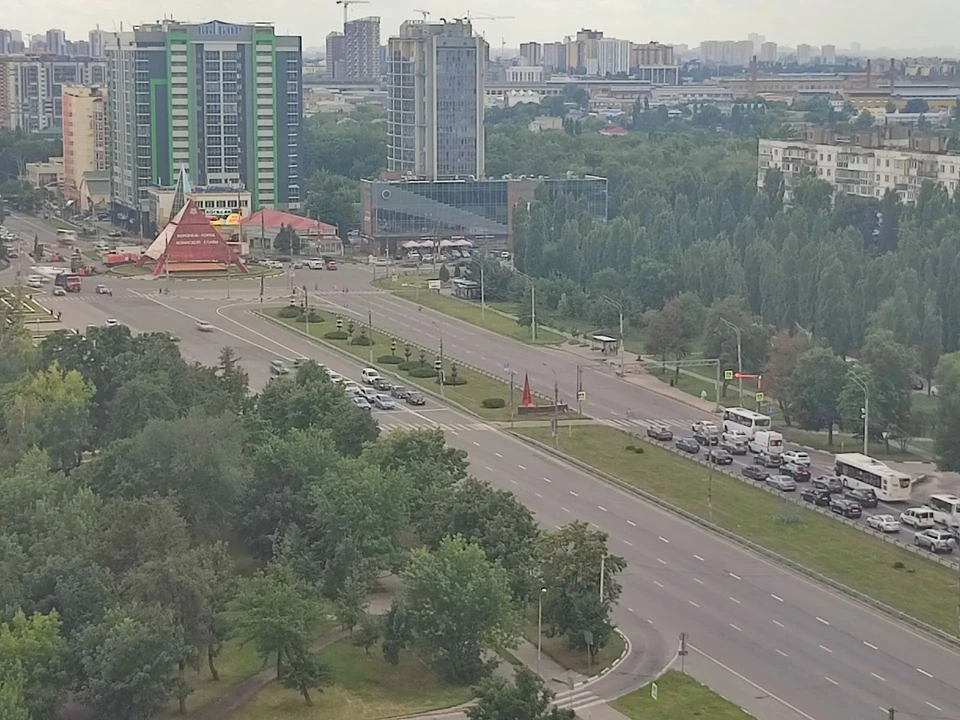 Дорога у Памятника Славы 6 июля, 13:00