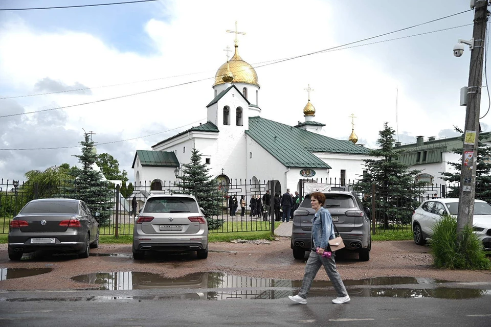 В Петербурге 6 июля похоронили 12-летнюю девочку, которую убили в садоводстве.