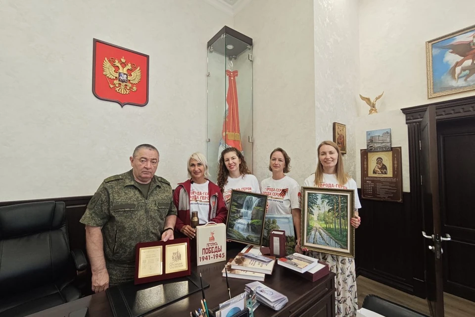 Во время пробега активистки посетили военный госпиталь в Ростове. Фото: МГРО «Единой России»