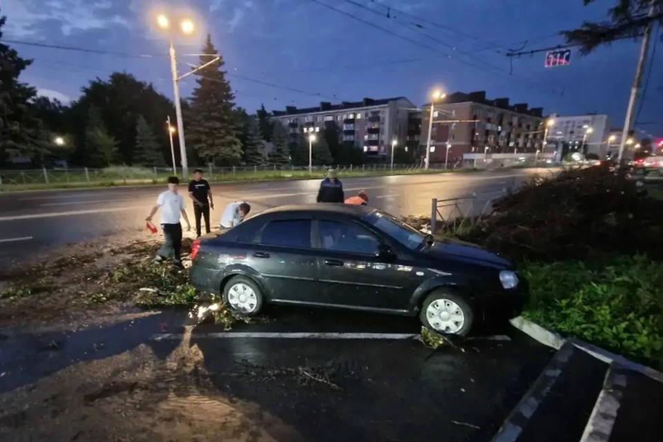 Аварийные бригады активно работают над устранением последствий. Фото: администрация Альметьевска