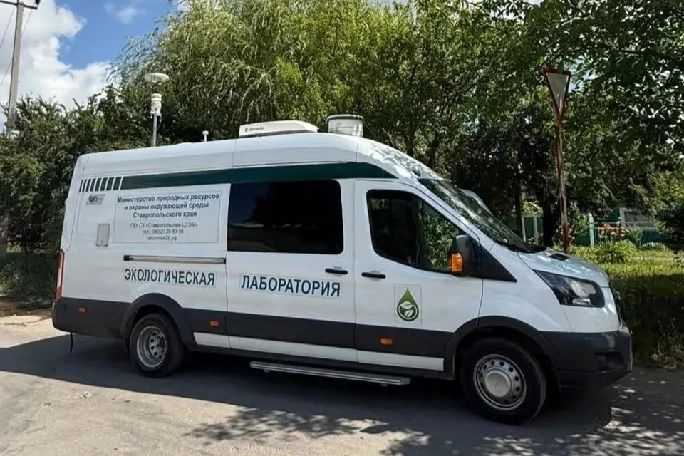 В хуторе Вязники на Ставрополье проверили воздух после пожара из-за падения БПЛА. Фото: минприроды СК