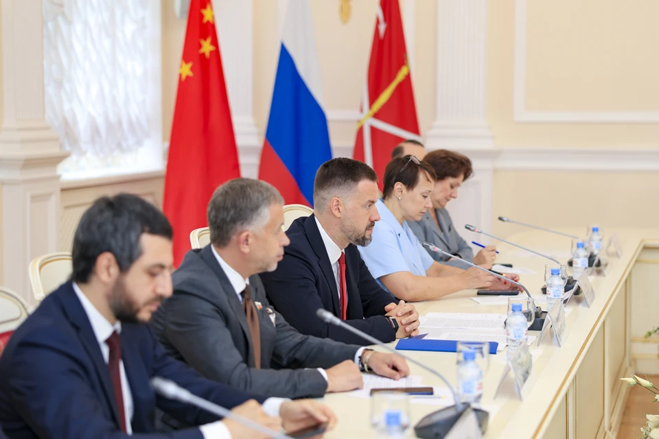 На встрече обсуждались перспективы взаимодействия между Петербургом и Пекином. Фото: gov.spb.ru