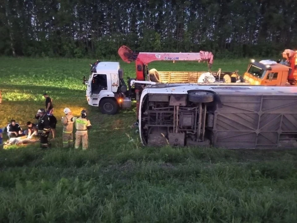 В Татарстане водитель автобуса не справился с управлением. Фото: соцсети ГУ МЧС по Татарстану