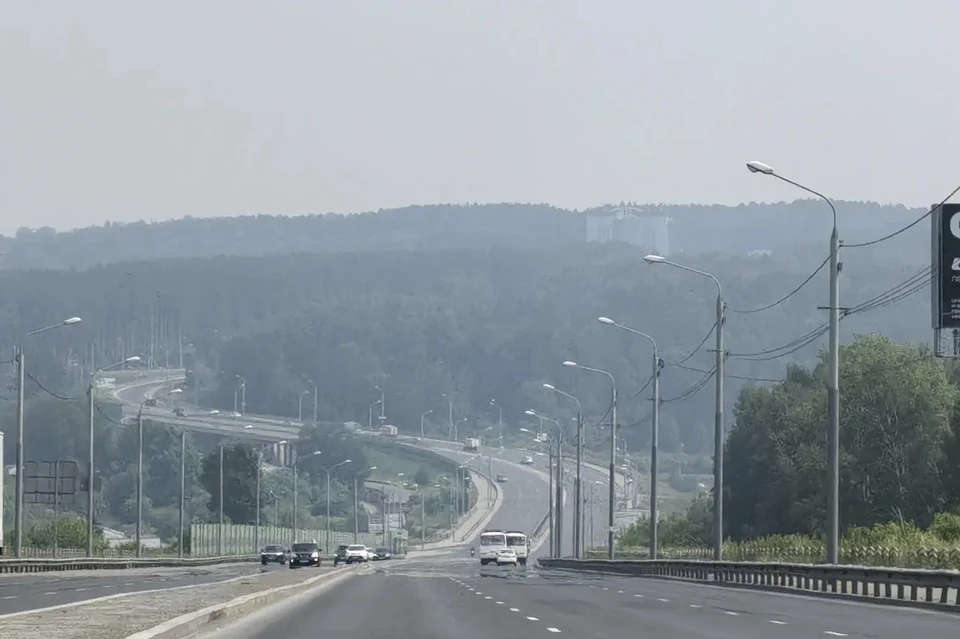 Поездки на личном транспорте лучше ограничить, так как автомобили дополнительно загрязняет атмосферу. Фото: Елена Мануйлова