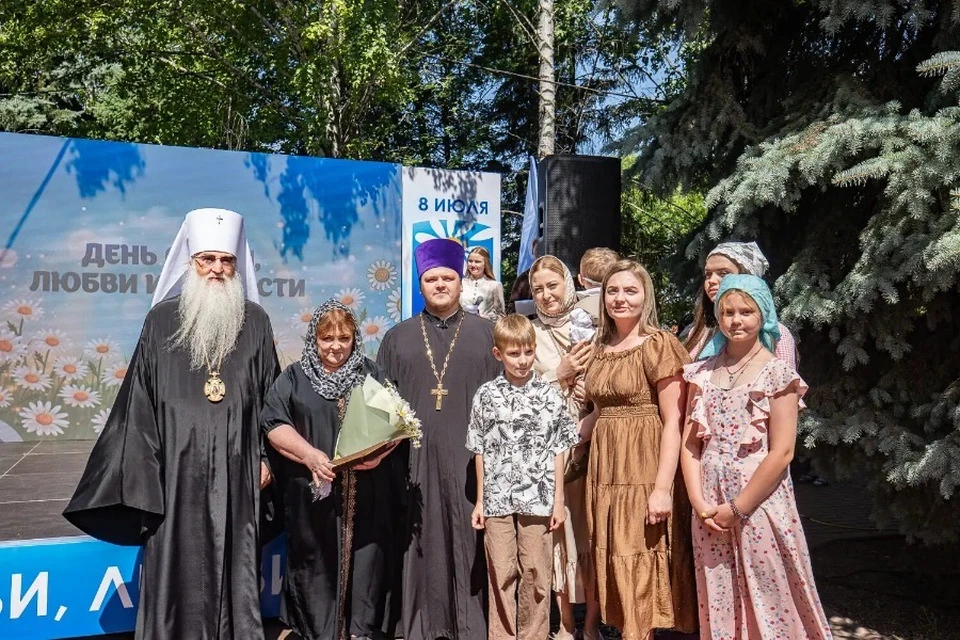 Патриаршими наградами отметили многодетных матерей, которые воспитывают детей по православным канонам. ФОТО: Симбирская епархия