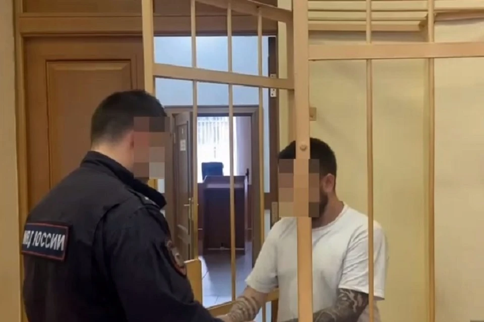 Виновник под домашним арестом.