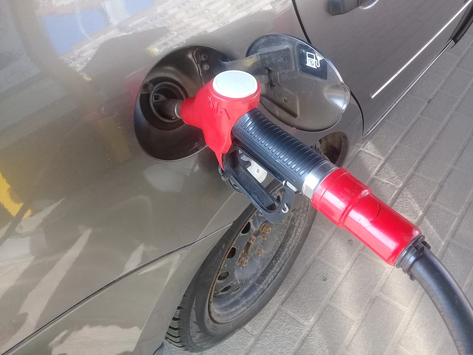 В регионе запрещена продажа топлива в канистры, а также действуют временные ограничения на отпуск.