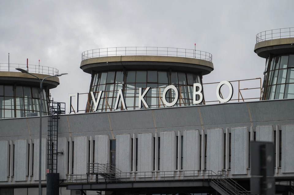 Пулково временно не принимает и не отправляет рейсы