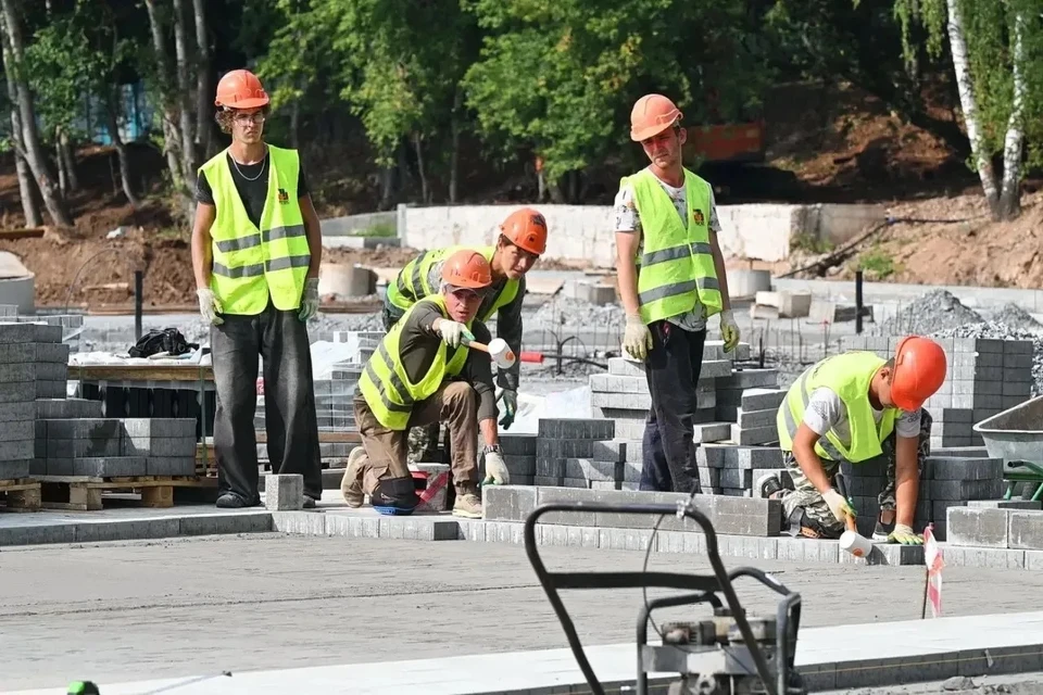 Ежедневно на стройке заняты около 90 человек. Фото: Канал Романа Ефимова в МАХ