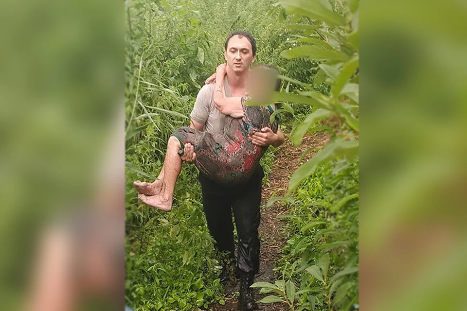 В Нижнем Новгороде полицейские спасли пенсионерку, увязшую в болоте.