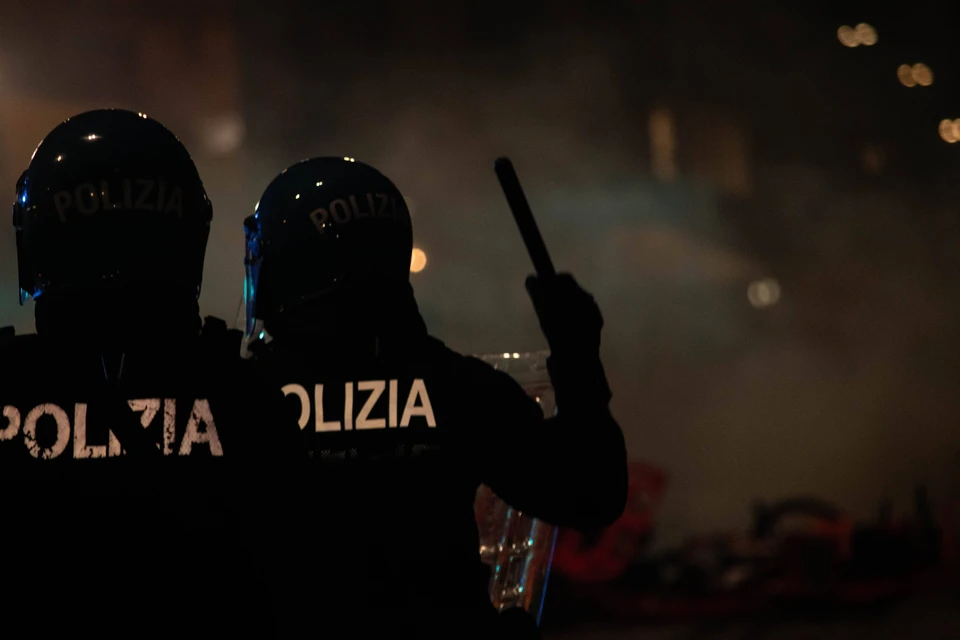 В Италии более 60 полицейских пострадали в столкновениях с протестующими. Фото: IMAGO/Nadia Caimi/www.imago-images.de/Global Look Press