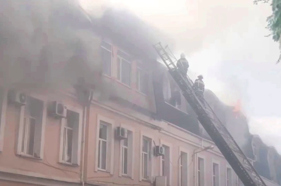 Улица сильно задымлена. Фото: ГУ МЧС Крыма