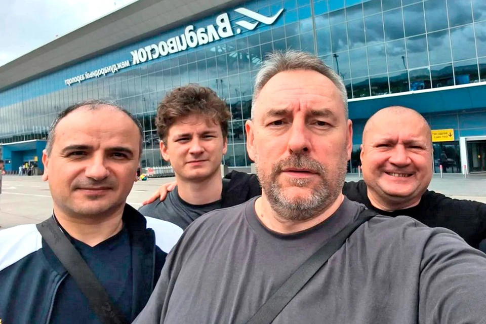 От Москвы до Владивостока 8,5 часов лета. Возвращаться мы будем неделями