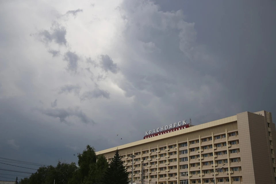 В Красноярске 20-ю больницу затопило дождем