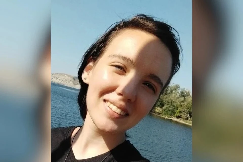 Девушка просто сидела на берегу и не собиралась купаться. Фото: КП-Уфа