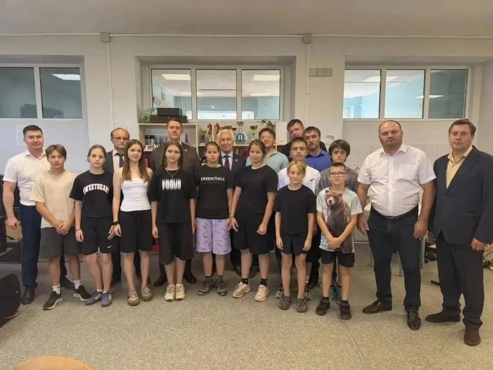 Владимир Васильев ознакомился с подготовкой специалистов для железных дорог в Бологовском колледже.
