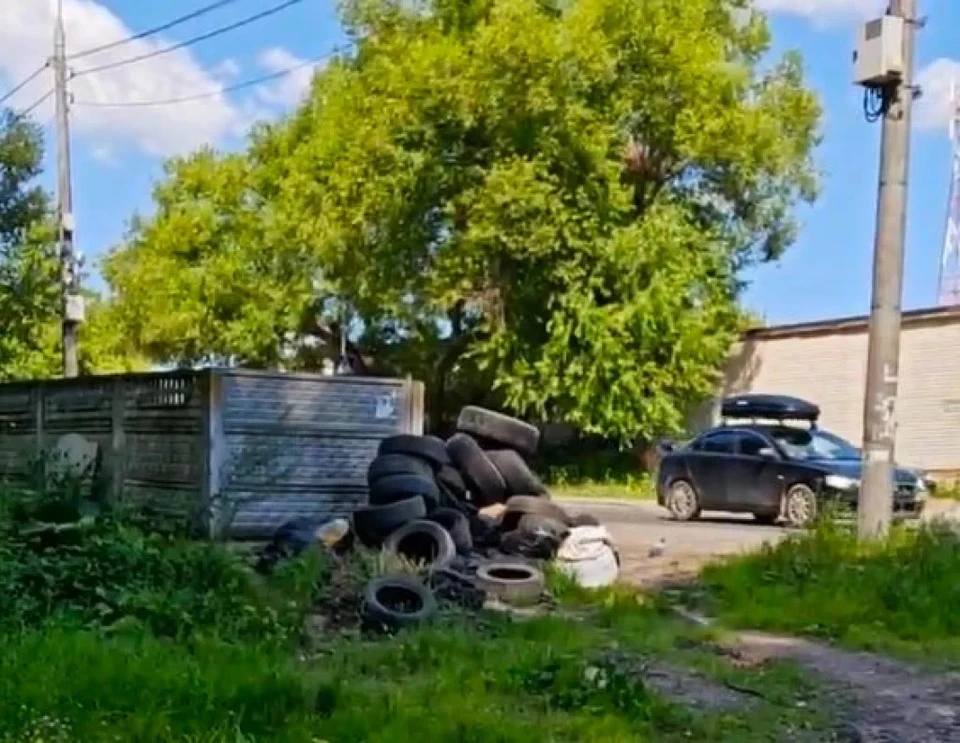 Калужане высмеяли видео администрации об уборке города и показали свои «чистые» дворы.