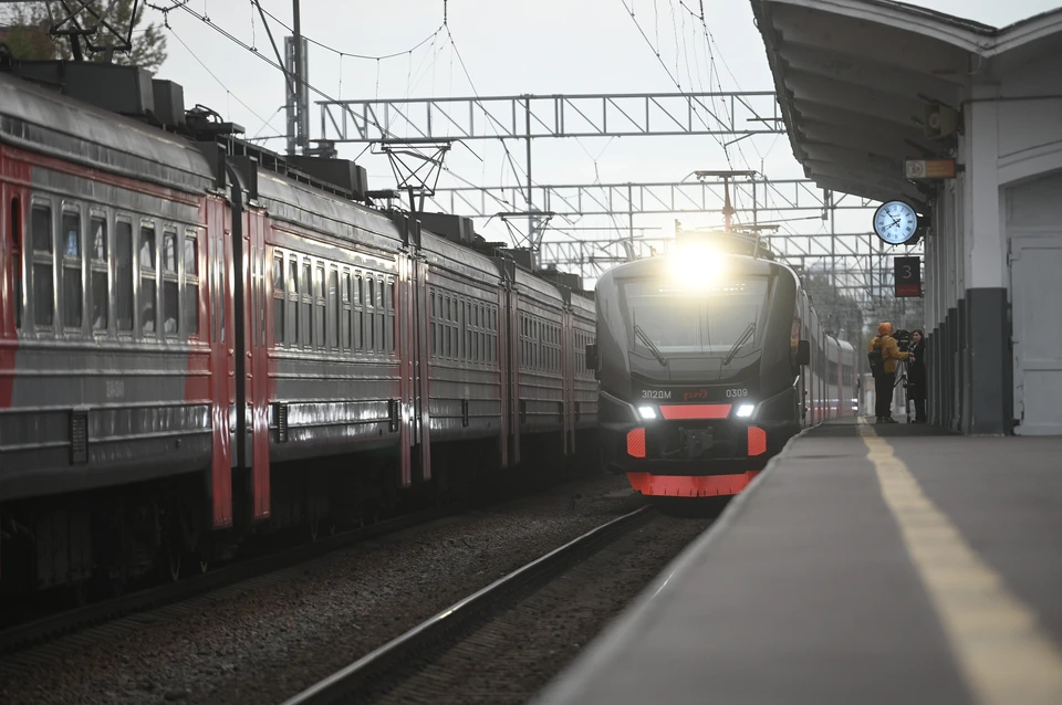 В 32 электричках Башкирии информацию для пассажиров транслируют на двух языках.