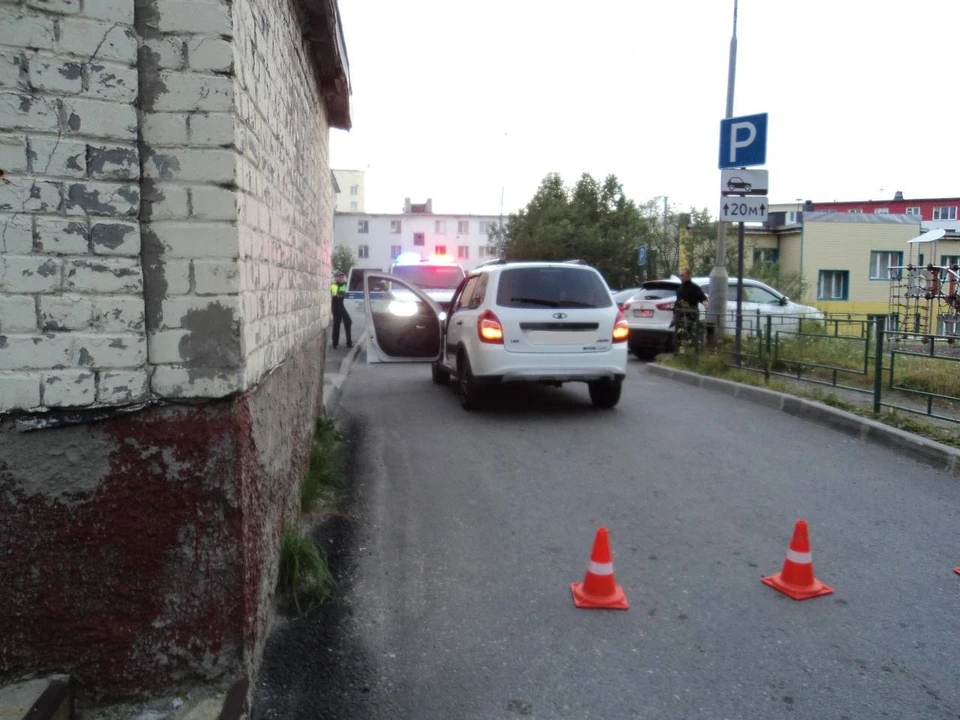 Ребенок получил травмы, его доставили в ЦМСЧ № 120 города Снежногорска, где оказали медицинскую помощь амбулаторно. Фото: Госавтоинспекция по Мурманской области