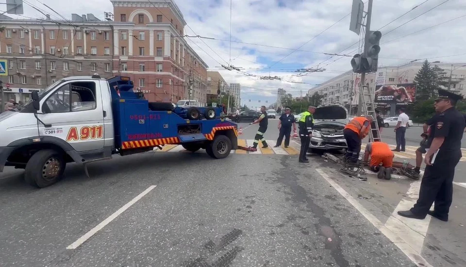 В результате наезда «Лады» на пешеходов госпитализированы восемь человек. Фото: УМВД России по Омской области