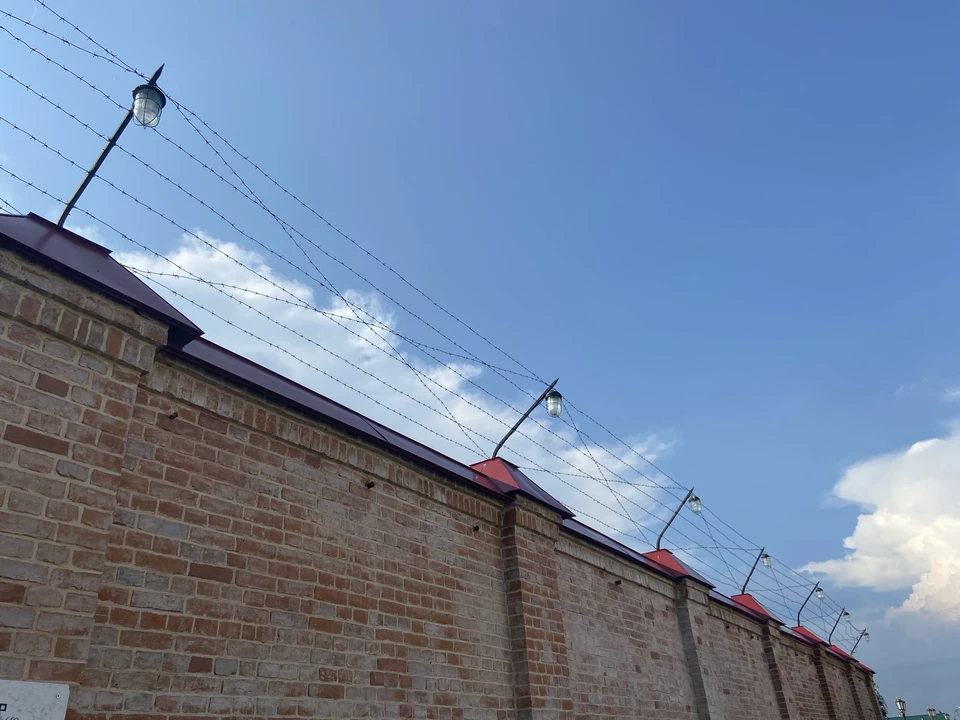 Шутка о девушке стоила тюменцу сломанного носа и года ограничений.