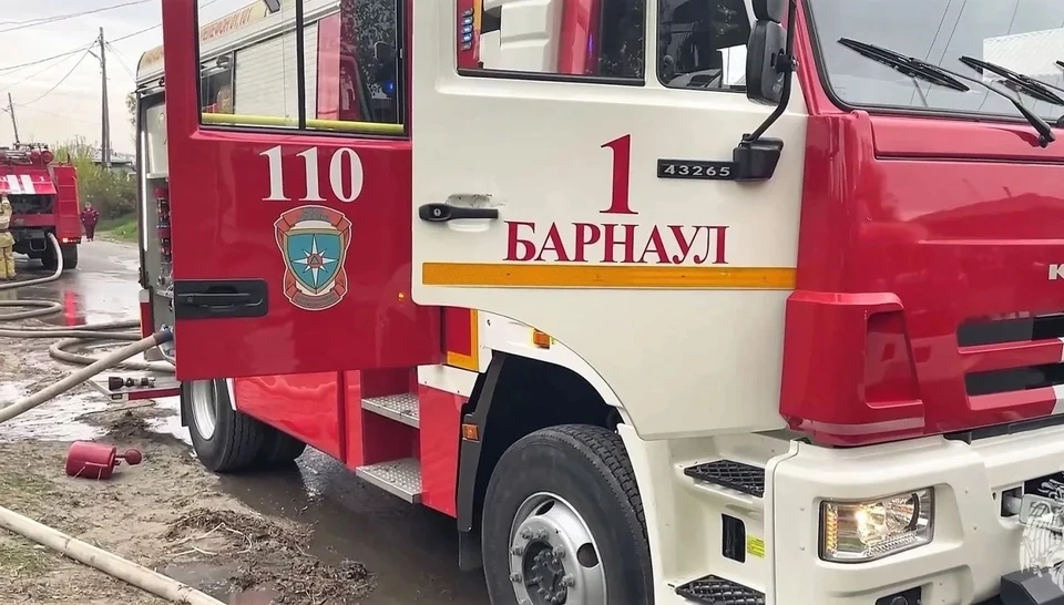 На месте ЧП работают 32 человек и восемь единиц техники