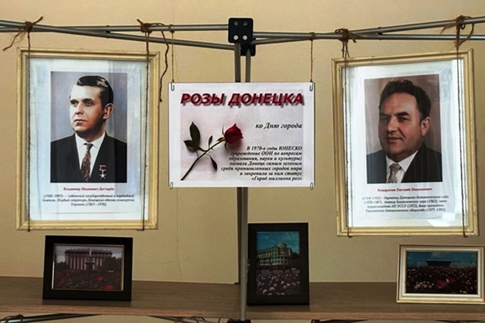 В Донецкой библиотеке имени Крупской открылась выставка, посвященная розам. Фото: Пресс-служба Донецкой библиотеки