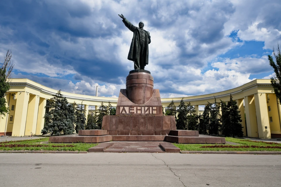 Коммунисты Ульяновска требуют привести в порядок памятник Ленину