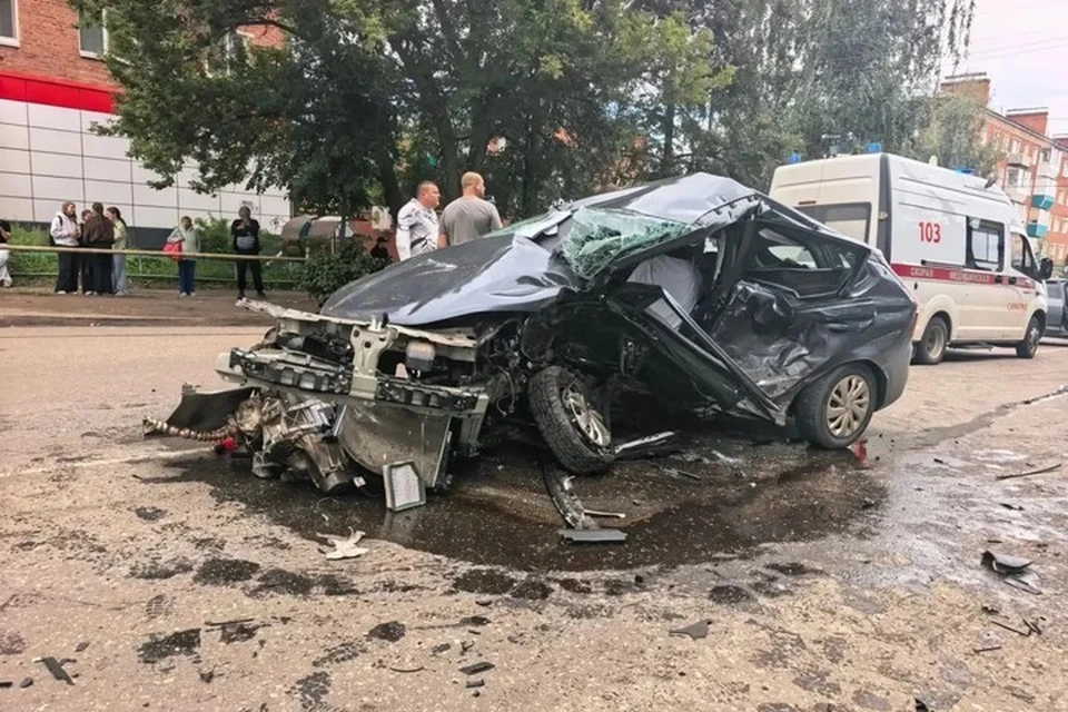 На месте работают сотрудники ГАИ и оперативные службы