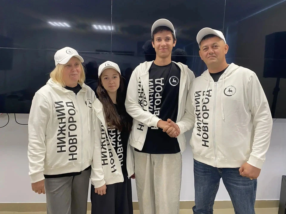 Студент разработал форму для нижегородской команды на финал «Профессионалов». ФОТО: Соцсети министерства образования Нижегородской области.