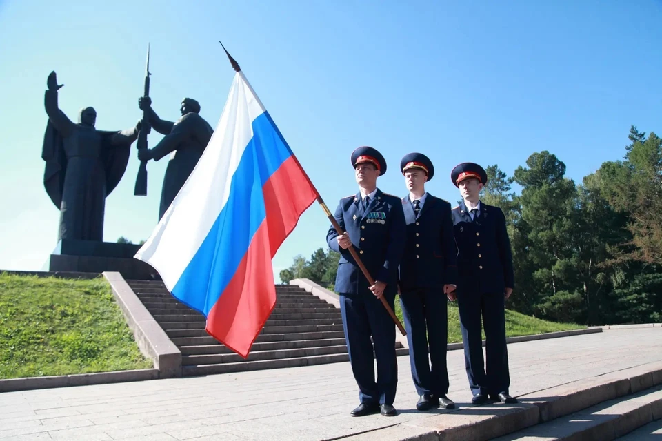 В 2000 году приняли Федеральный конституционный закон «О Государственном флаге Российской Федерации». Фото: СУ СК России по Томской области
