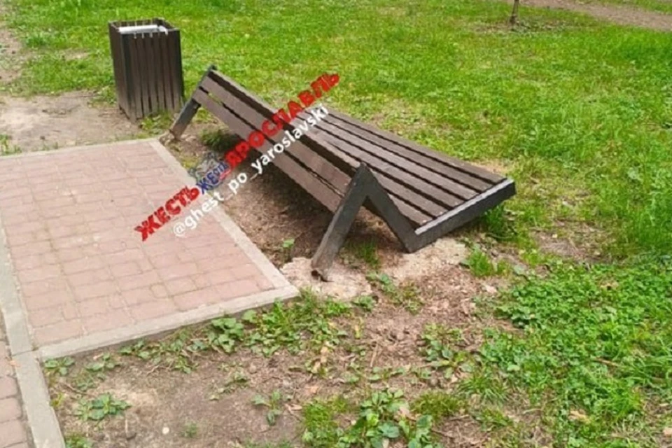 Лавочки в парке простояли недолго. Фото: телеграм-канал Жесть Ярославль