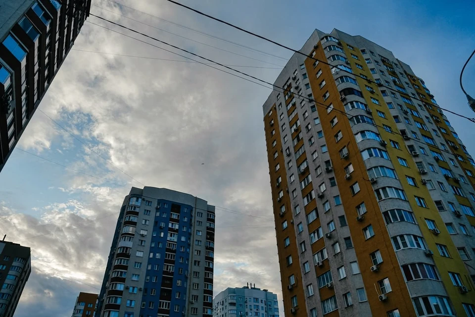 Женщина перенесла кухню, трубы водоснабжения и канализации без согласования.
