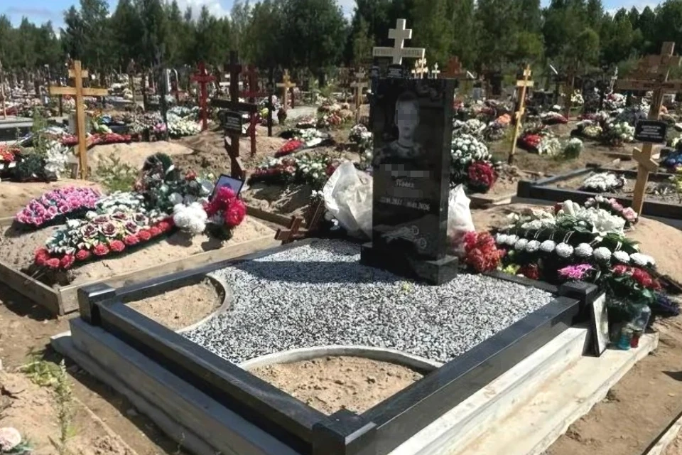 Памятник 9-летнему Паше из Петербурга, убитому педофилом, установили на его могиле. Фото: vk.ru/dobrovol2019_dvizhenie_spb