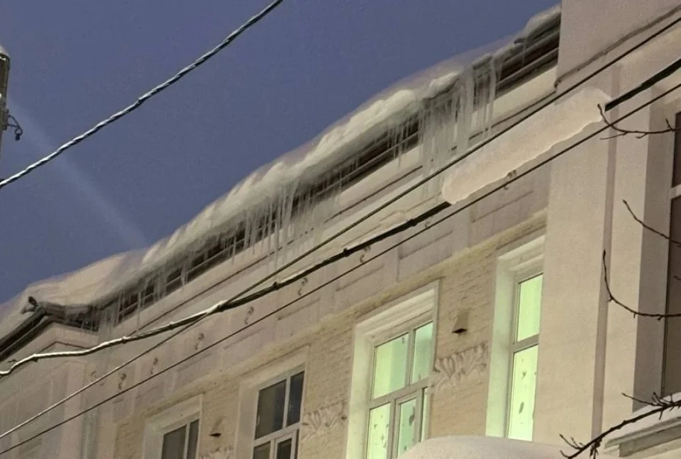 Скоро снег на крышах вернется.