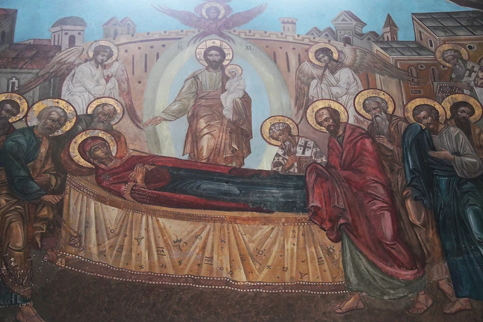 Согласно христианской традиции, день будут воспринимать как радостный, а не как траурный