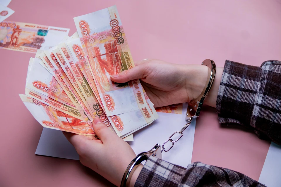 В судебном заседании подсудимая вину в совершенных преступлениях признала