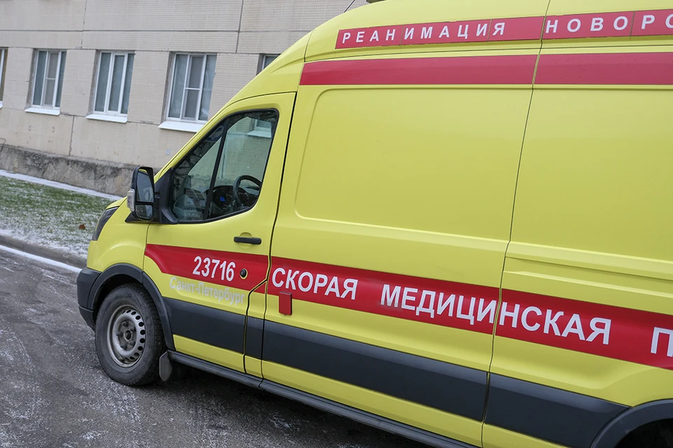 Ребенок выпал из кона в Петербурге.