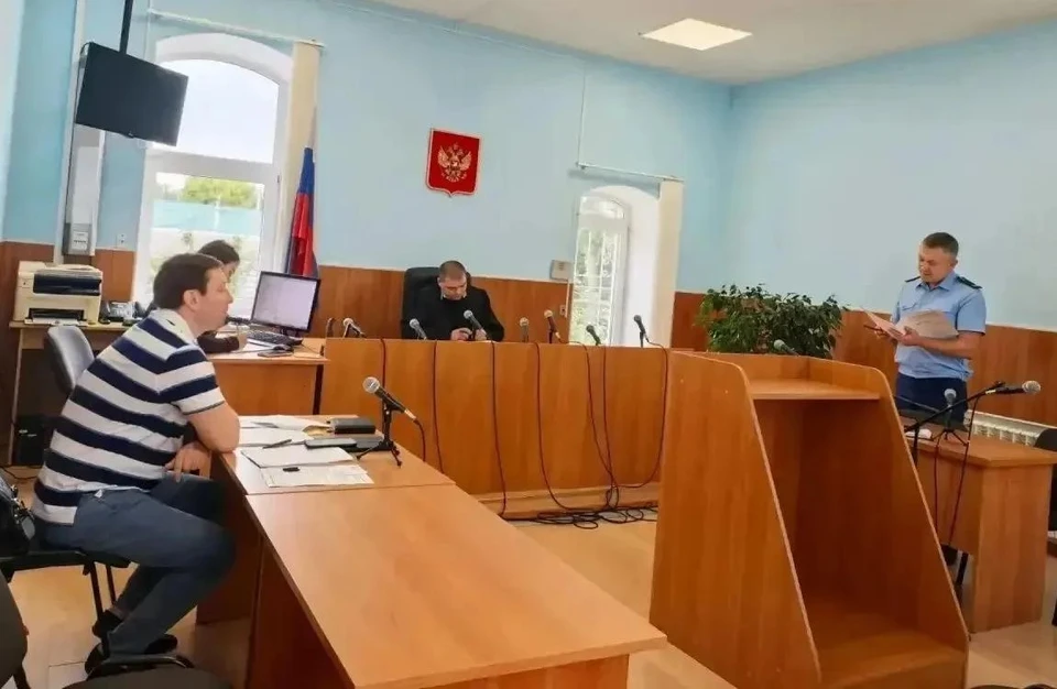 Нарушителя осудили за то, что в салоне служебного автомобиля он предложил полицейским 30 тысяч рублей. Фото прокуратуры Липецкой области.