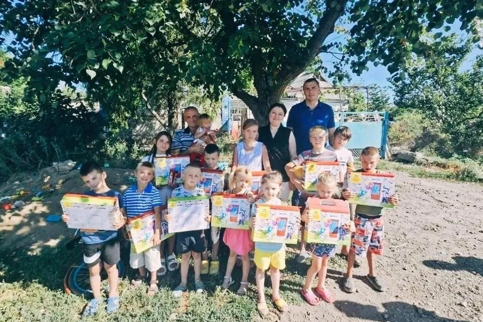 Одной из задач акции было снять дополнительную нагрузку с родителей при подготовке детей к школе. Фото: ТГ/Волошин