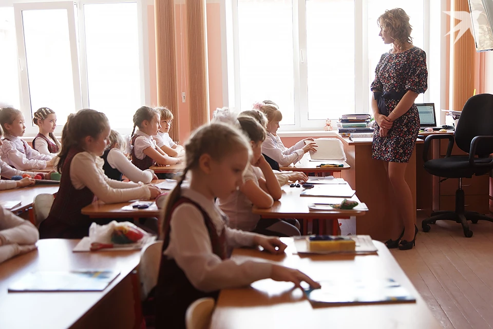 В школах, гимназиях и лицеях Мурманска 1 сентября прошли торжественные линейки. Главными героями праздника стали самые маленькие ученики.