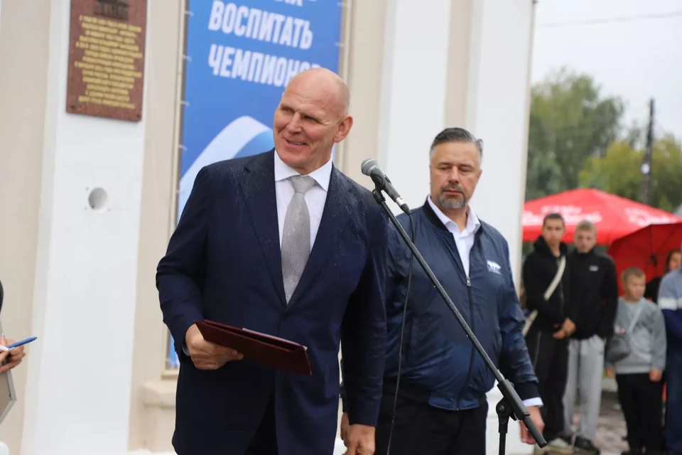 Александр Карелин написал строки в капсулу времени