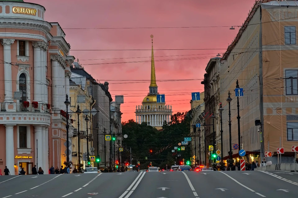 Температура воздуха в Петербурге составит от +13 до +15 градусов.