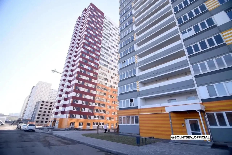 В 2025 году в Оренбуржье было расселено 9,9 тысячи квадратных метров аварийного жилья. Фото: MAX-канал Евгения Солнцева