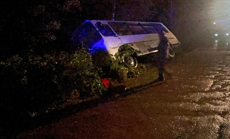 В Коми выясняют причины съезда автобуса в кювет. Фото: СУ СКР по Коми.
