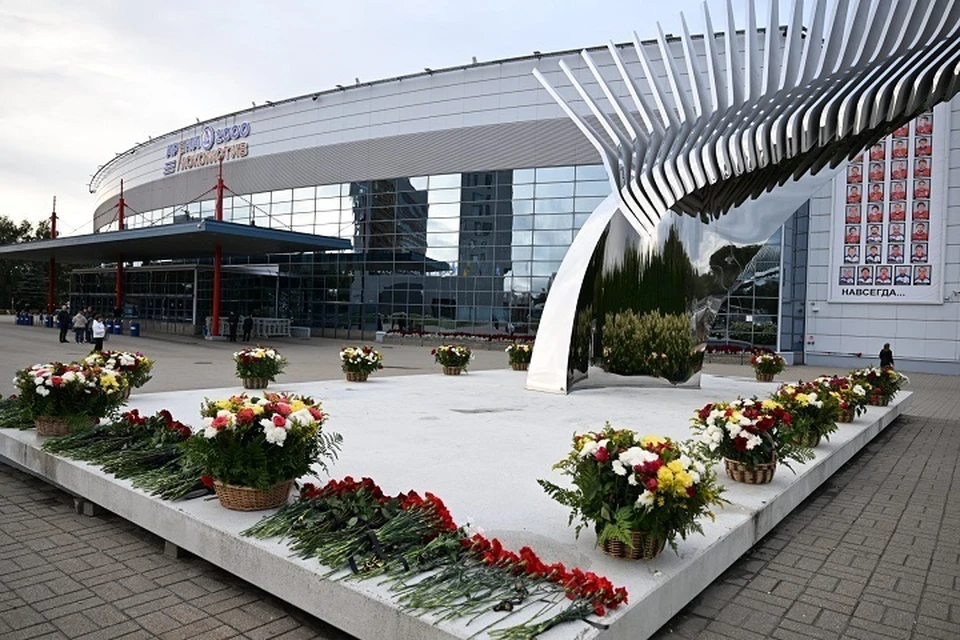 Территория у "Арены 2000" официально получила название площадь Чемпионов.